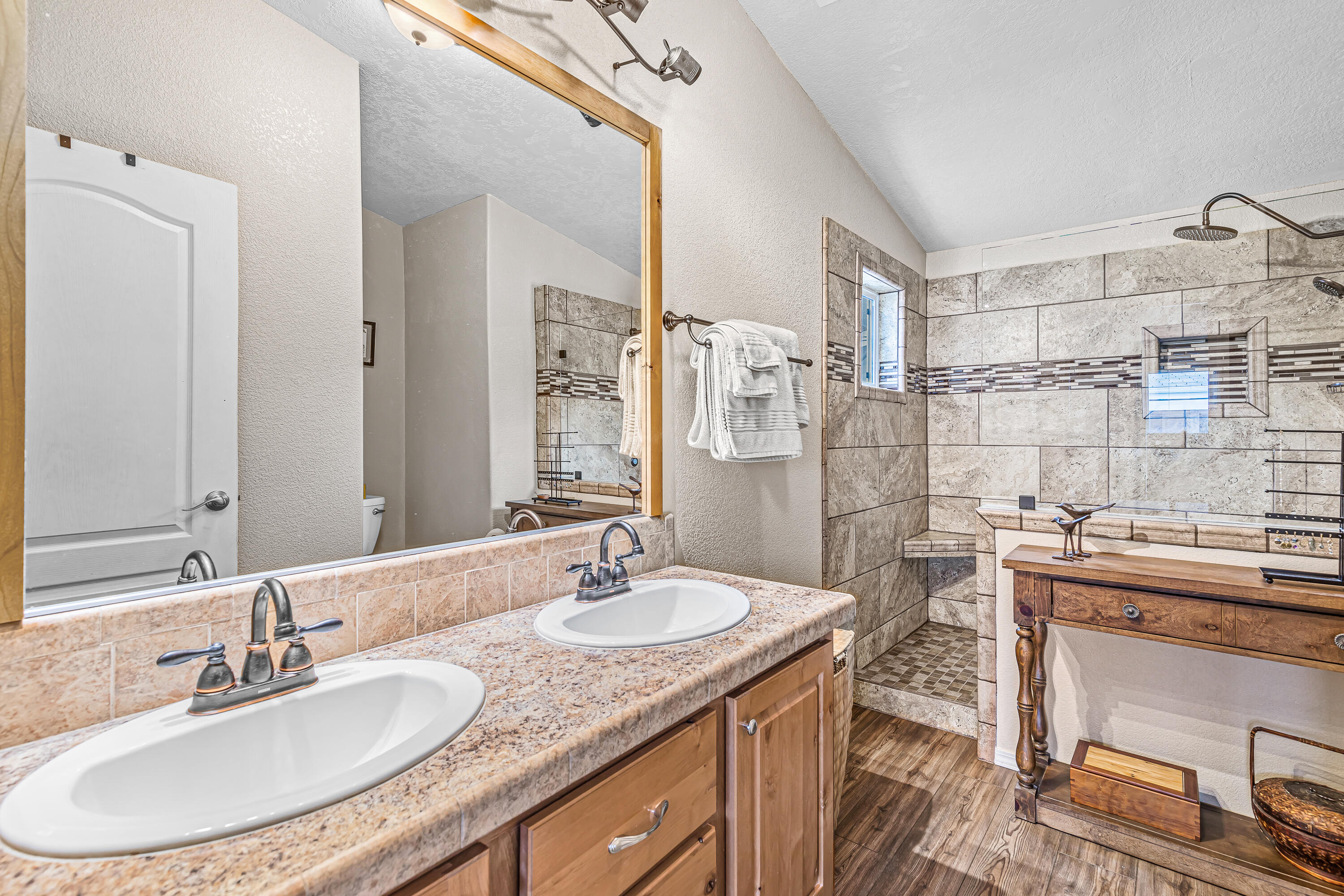 10 E South Stage Road, 514
