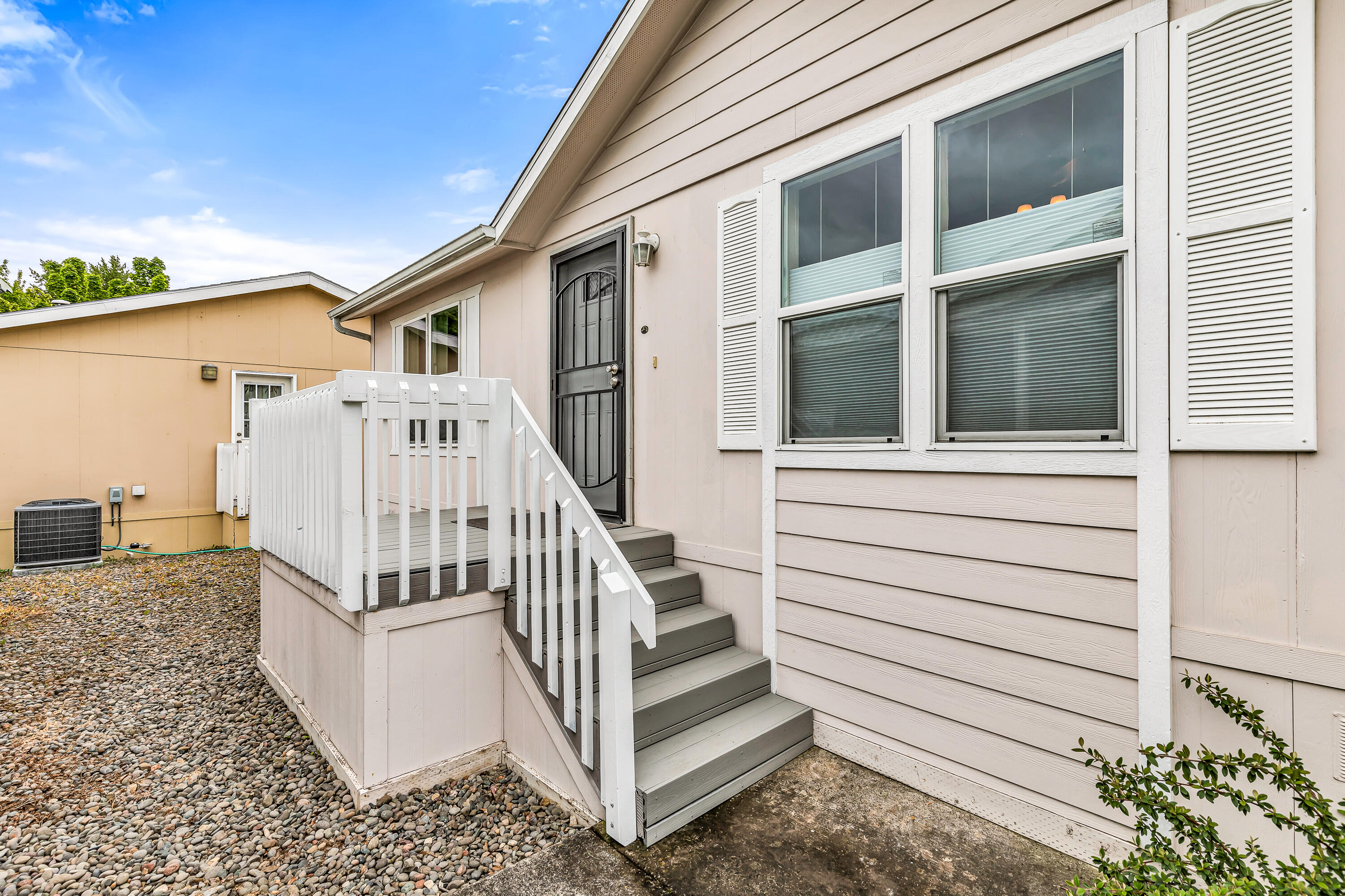 10 E South Stage Road, 514