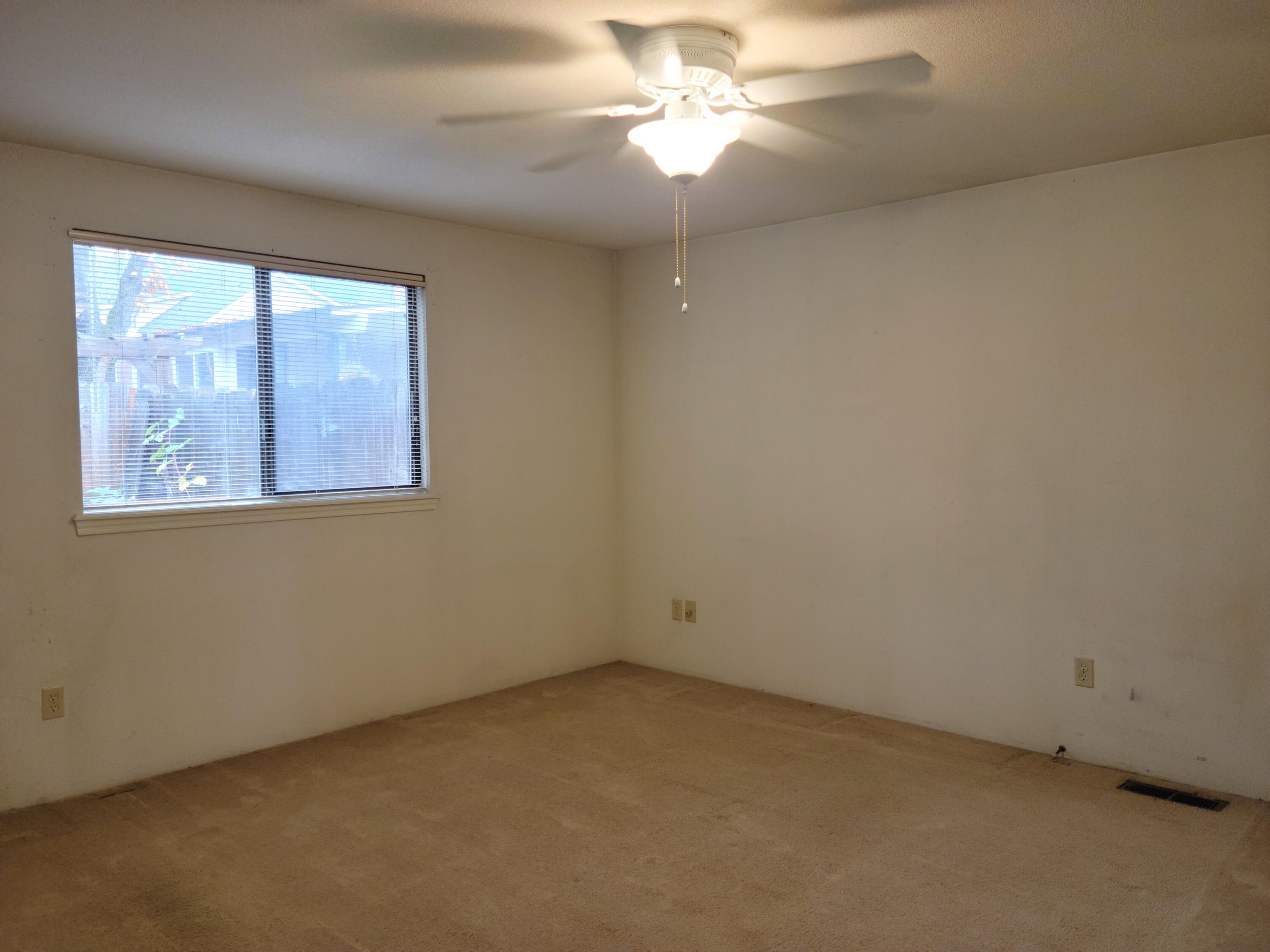 1527 NW Thompson Way