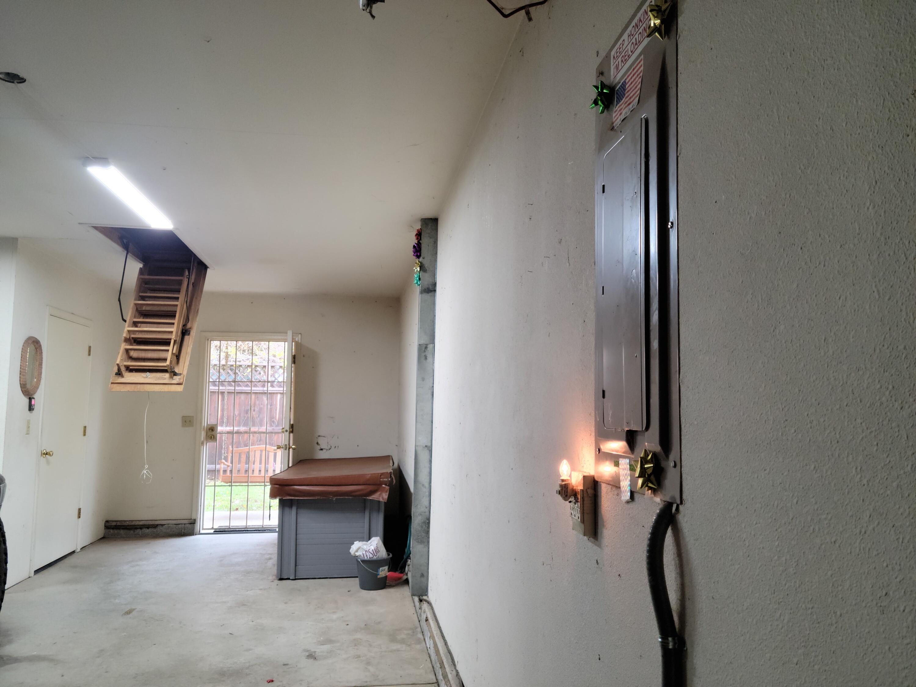 1527 NW Thompson Way