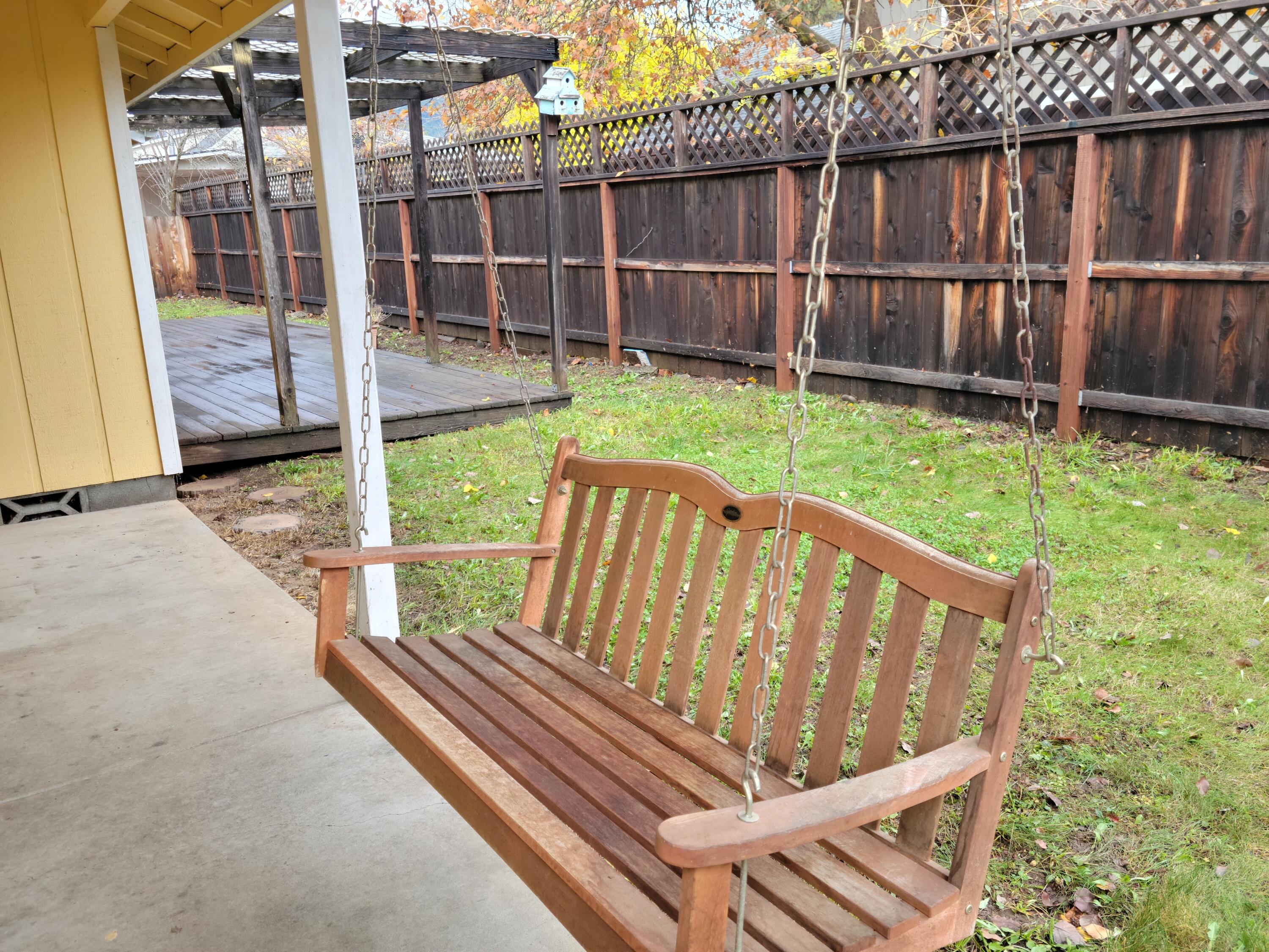 1527 NW Thompson Way