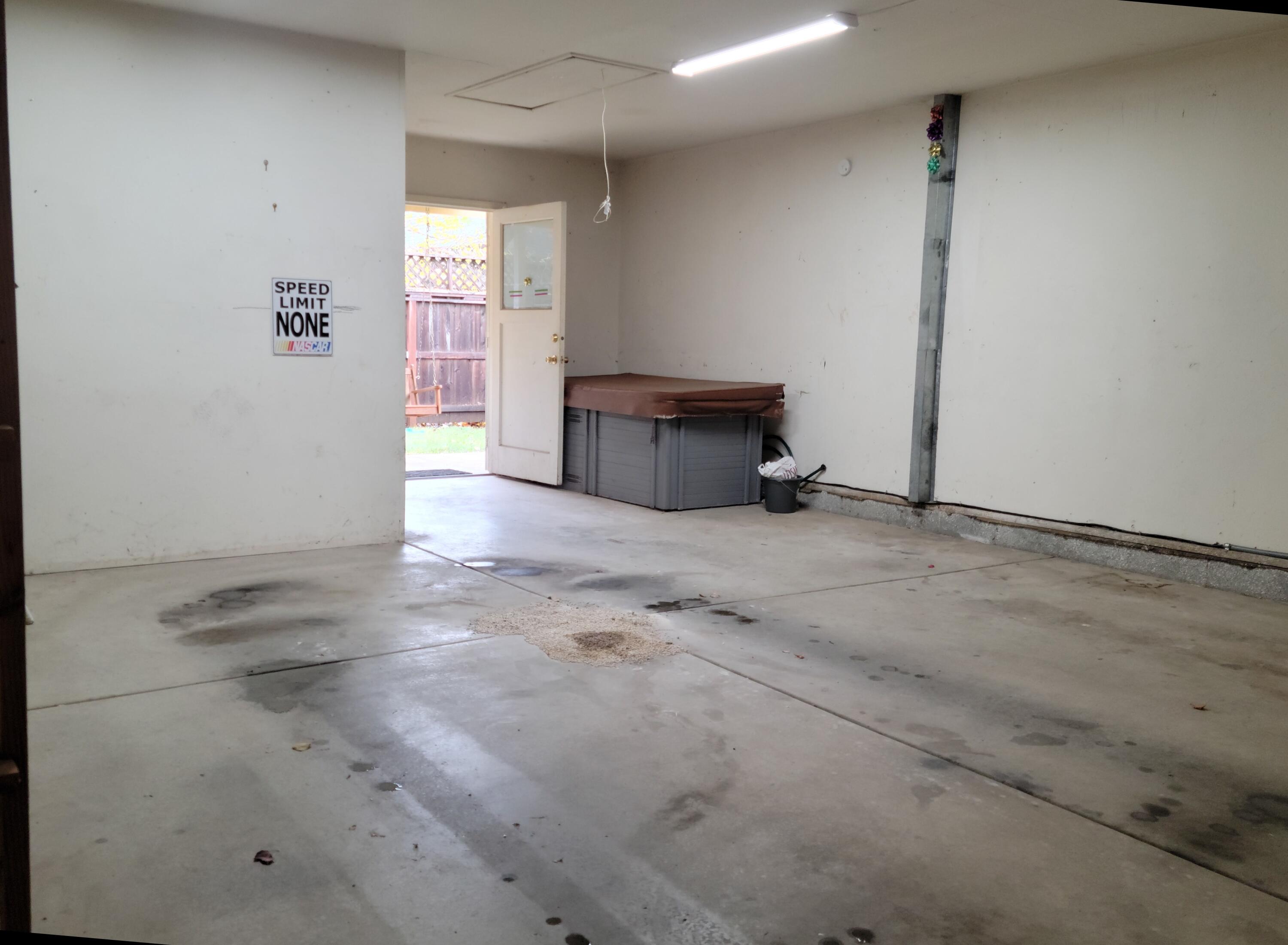 1527 NW Thompson Way