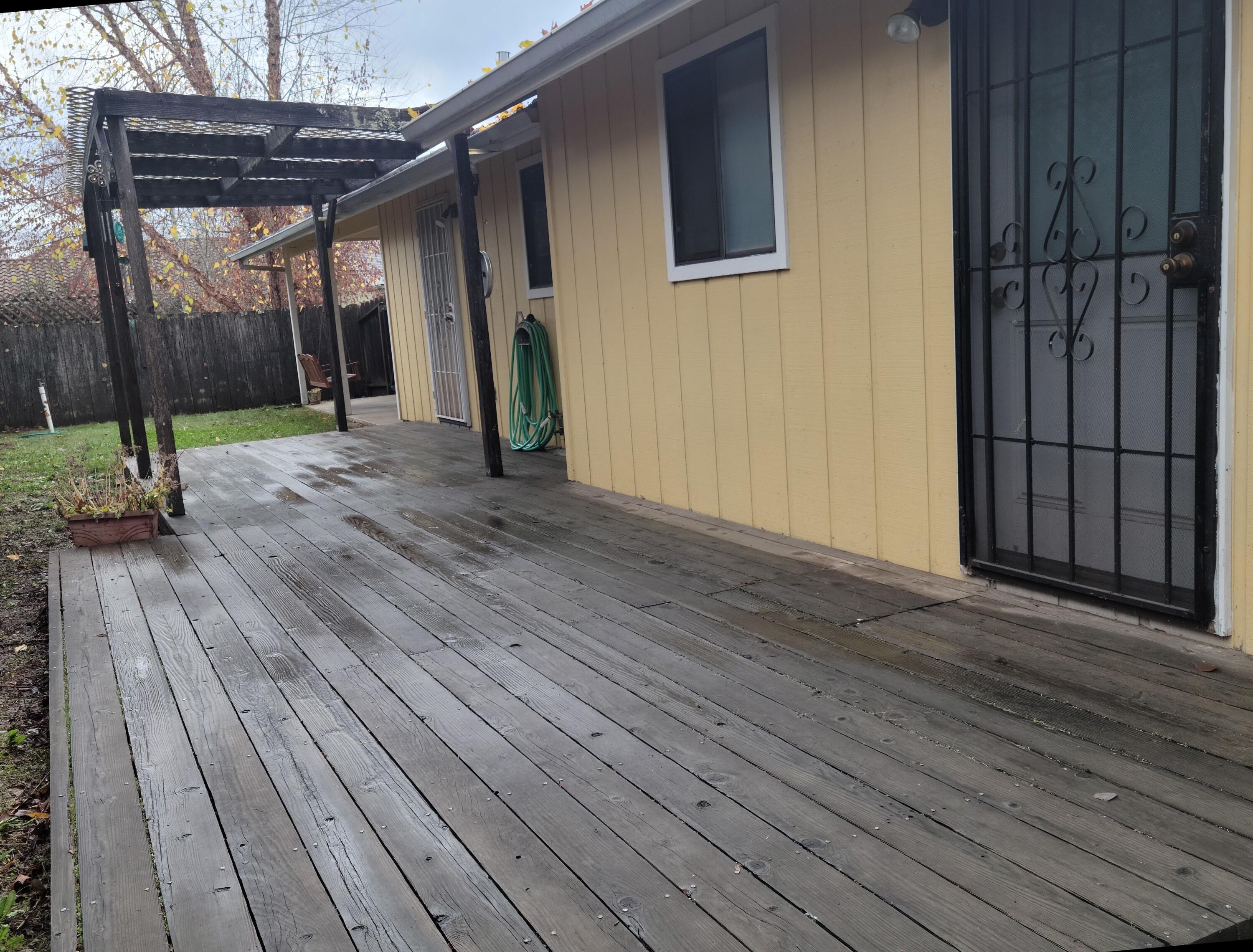 1527 NW Thompson Way