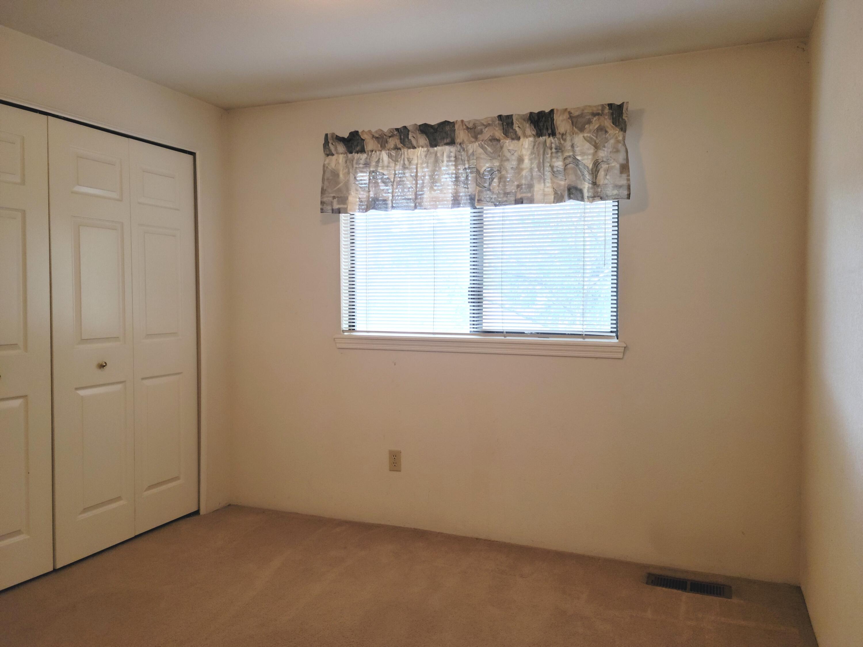 1527 NW Thompson Way