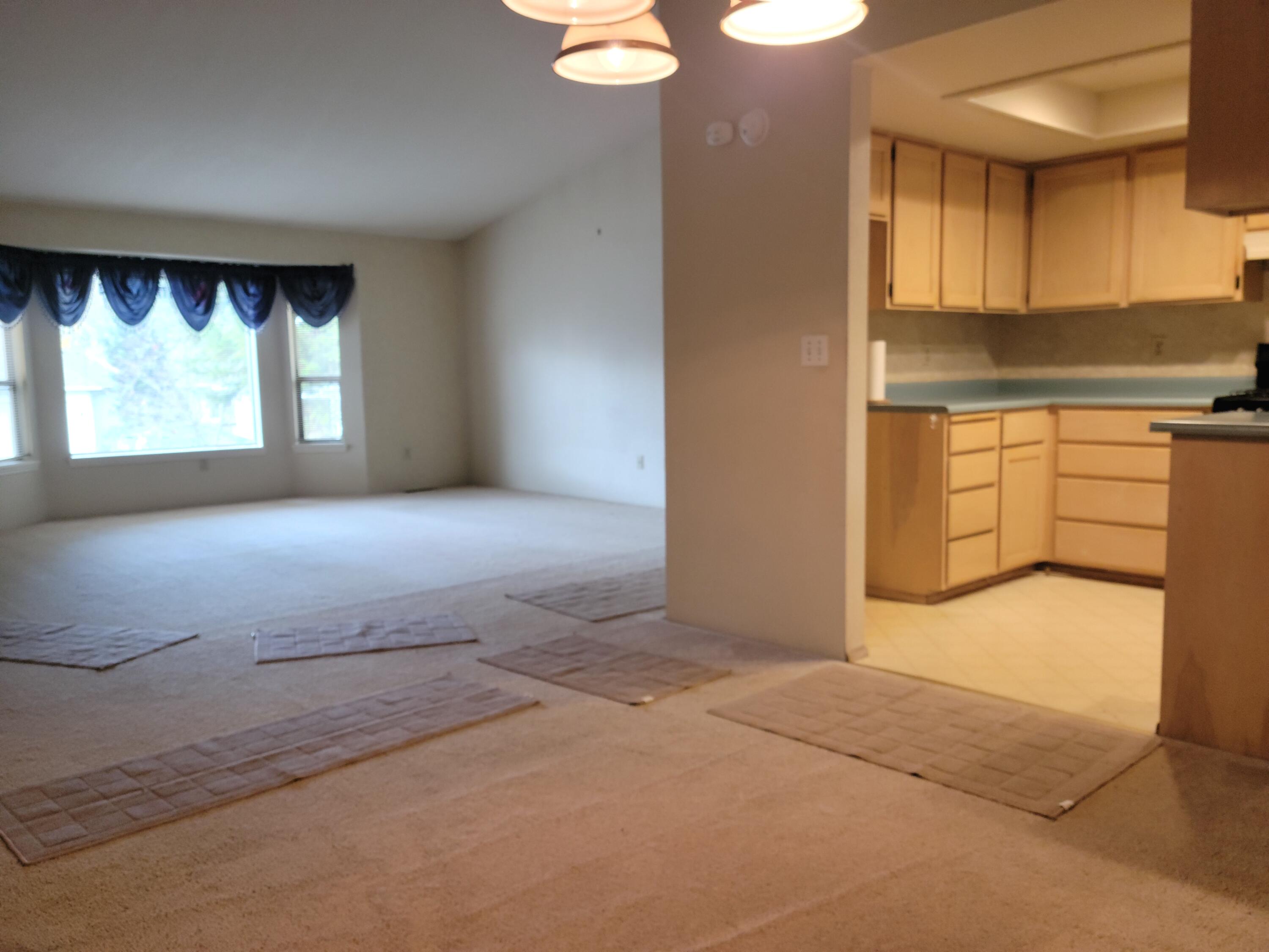 1527 NW Thompson Way