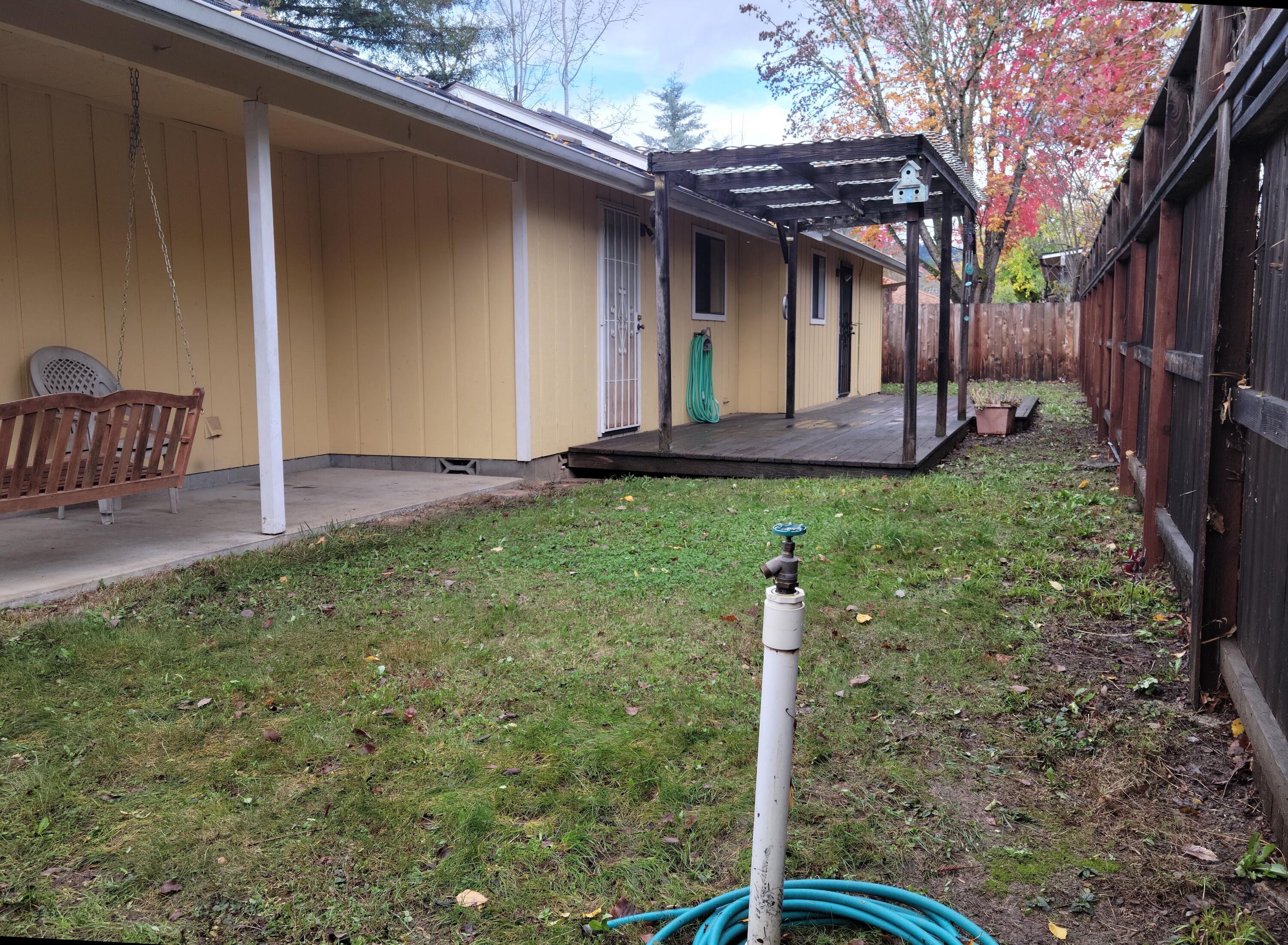 1527 NW Thompson Way