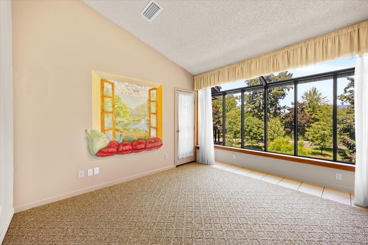 115 Rogue River Hwy Highway, 309