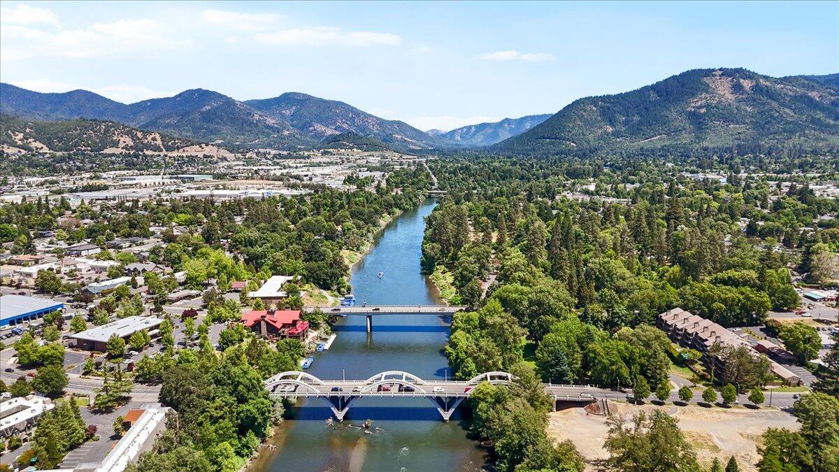115 Rogue River Hwy Highway, 309