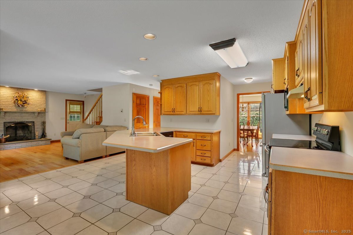 12 North Farms Road