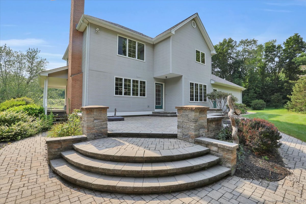 12 North Farms Road