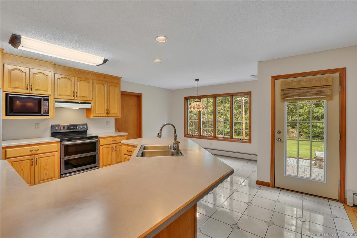 12 North Farms Road