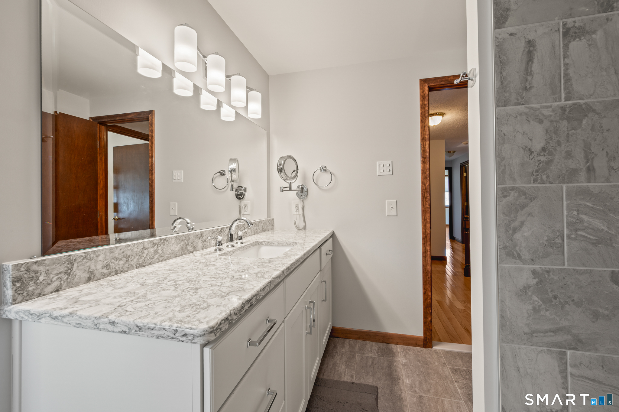 11 Hickory Hill
