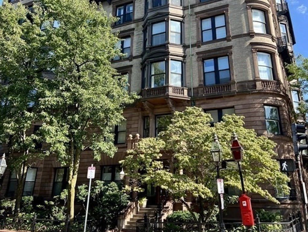 416 Marlborough # 209