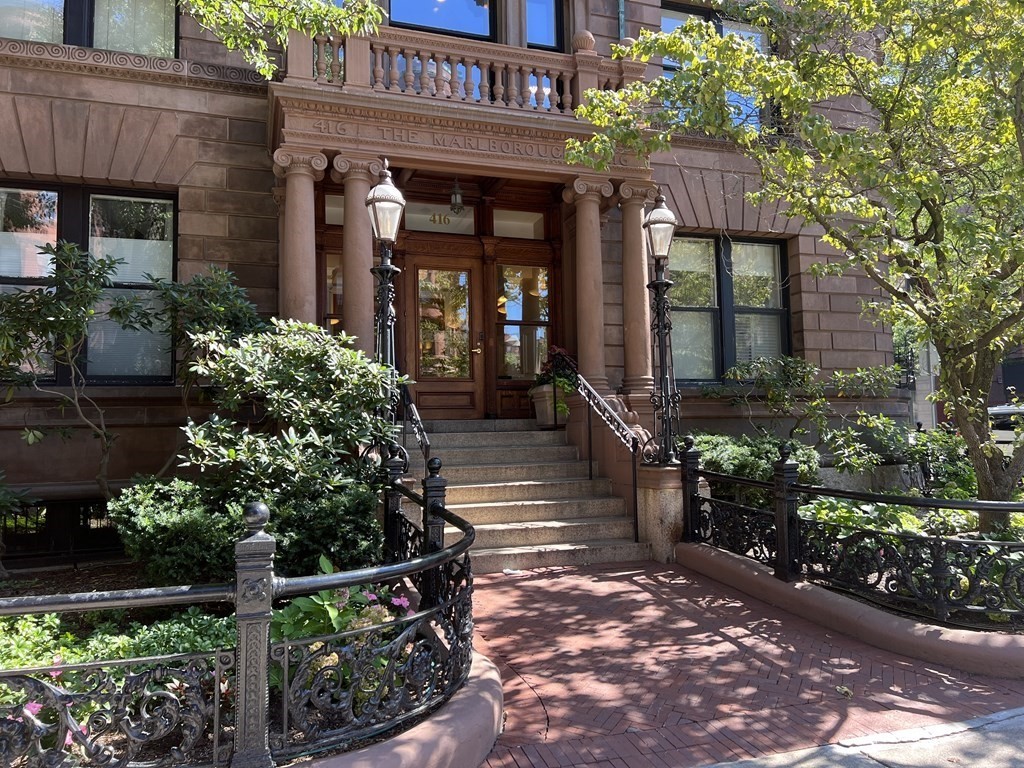 416 Marlborough # 209