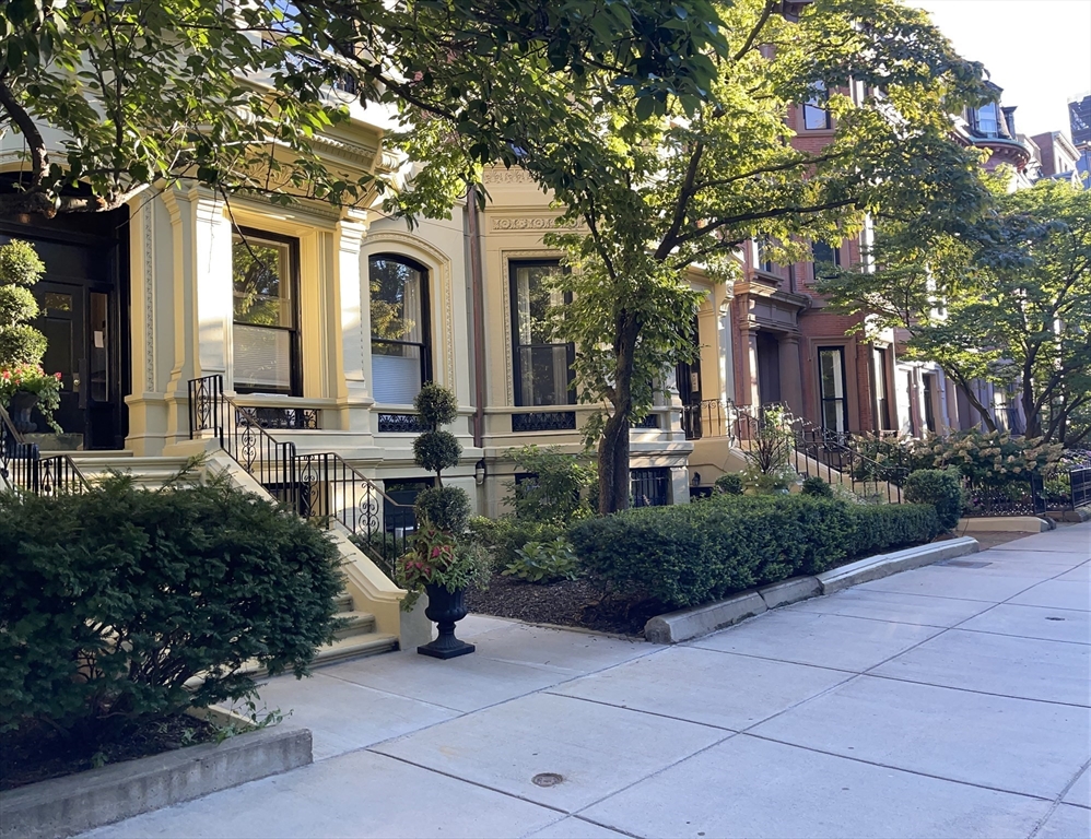 64 Commonwealth Avenue # 6