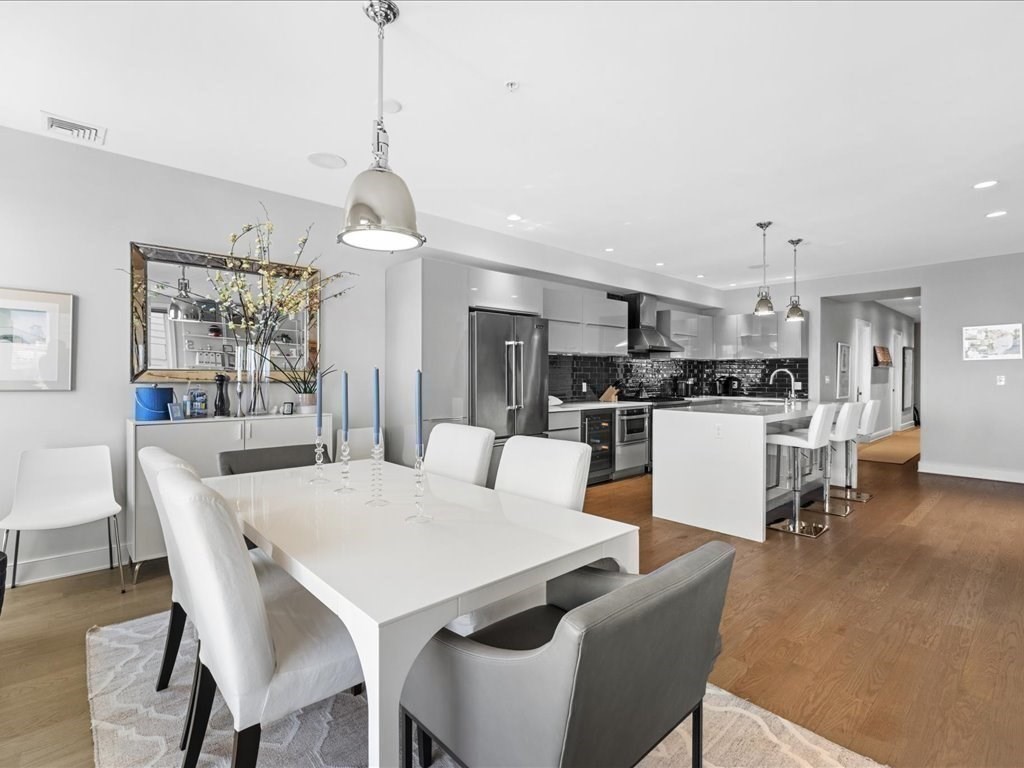 407 W 1st # 302