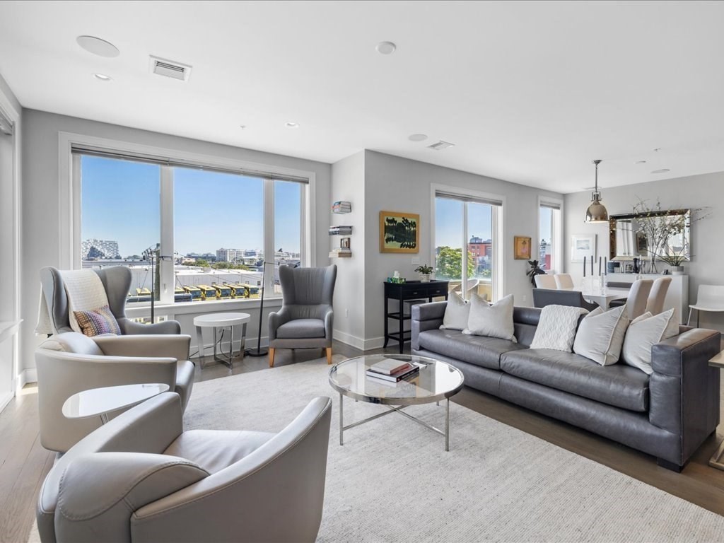 407 W 1st # 302