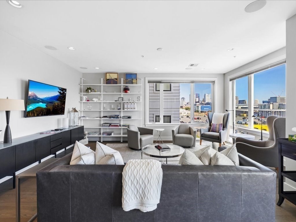 407 W 1st # 302