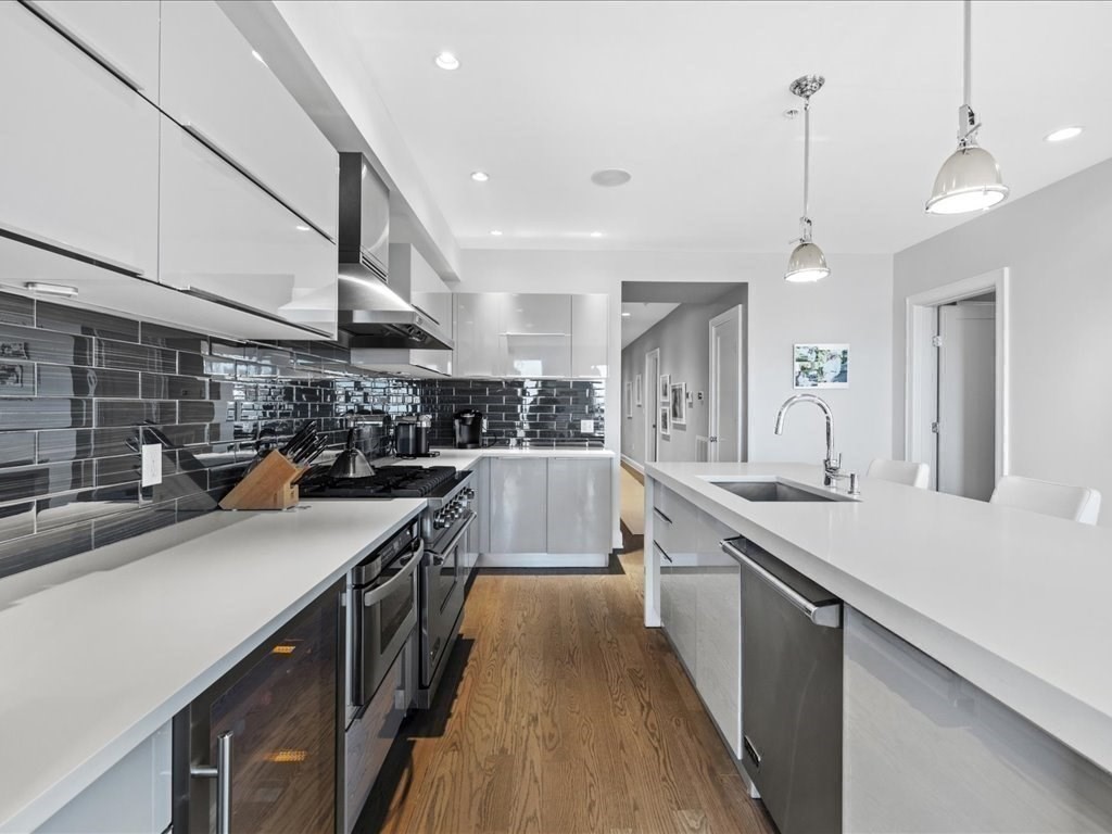 407 W 1st # 302