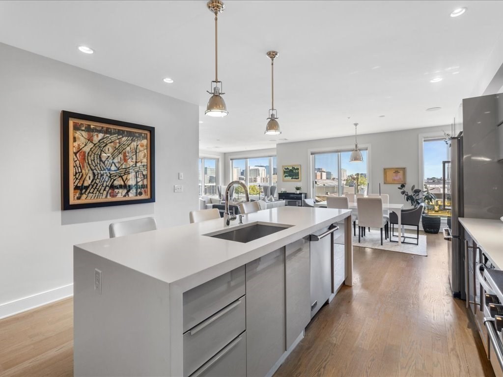 407 W 1st # 302