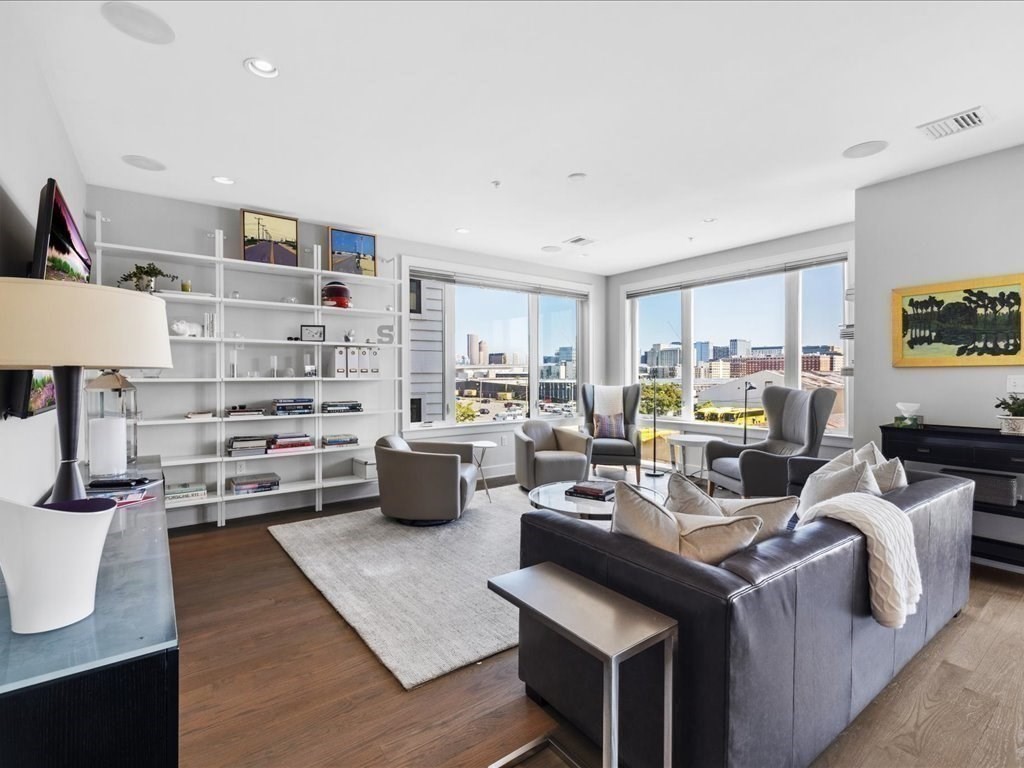407 W 1st # 302
