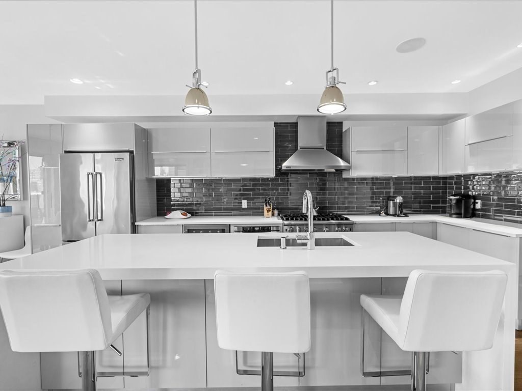 407 W 1st # 302