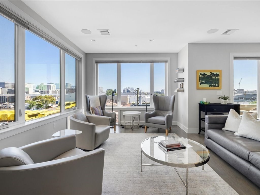 407 W 1st # 302