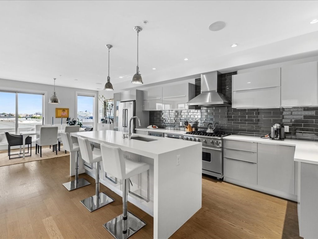 407 W 1st # 302