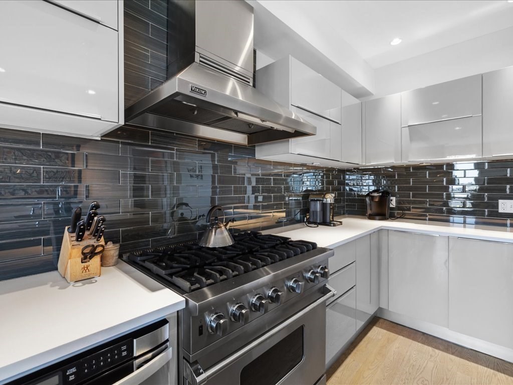 407 W 1st # 302