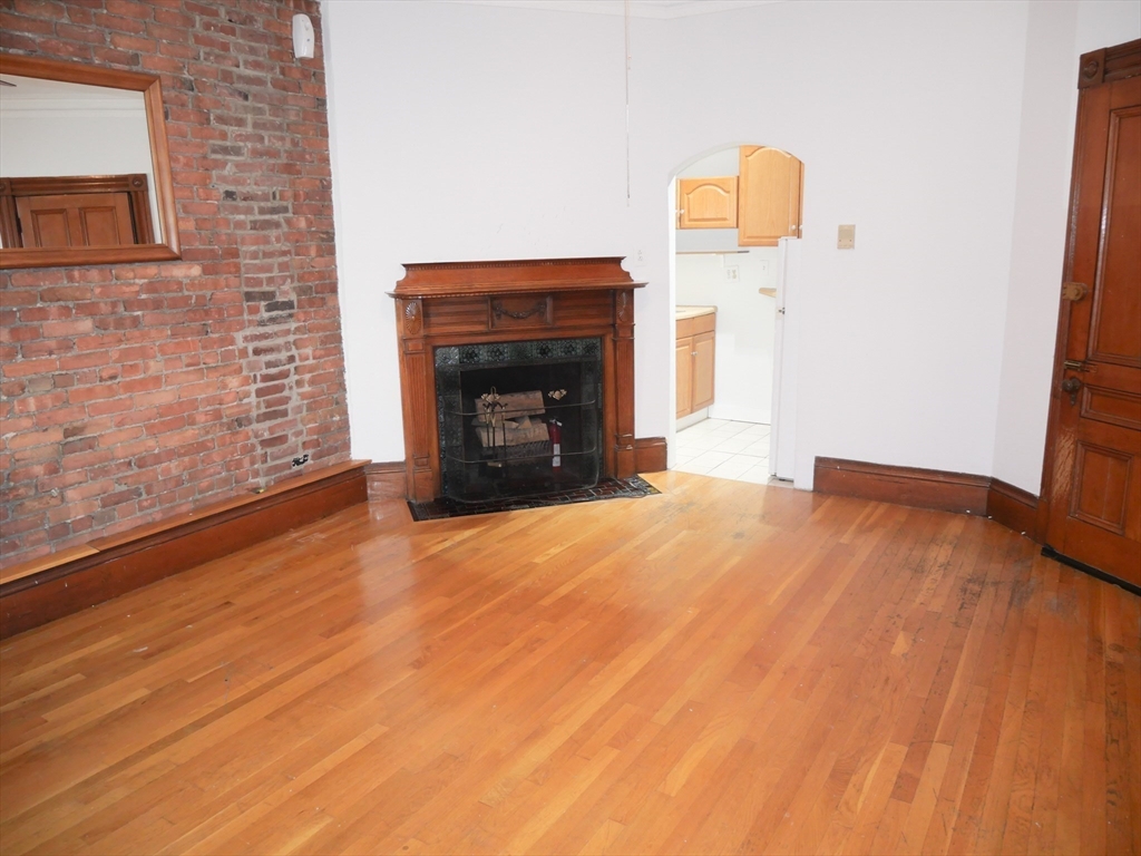259 W Newton # 6