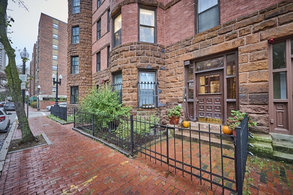 88 Saint Botolph St # 5