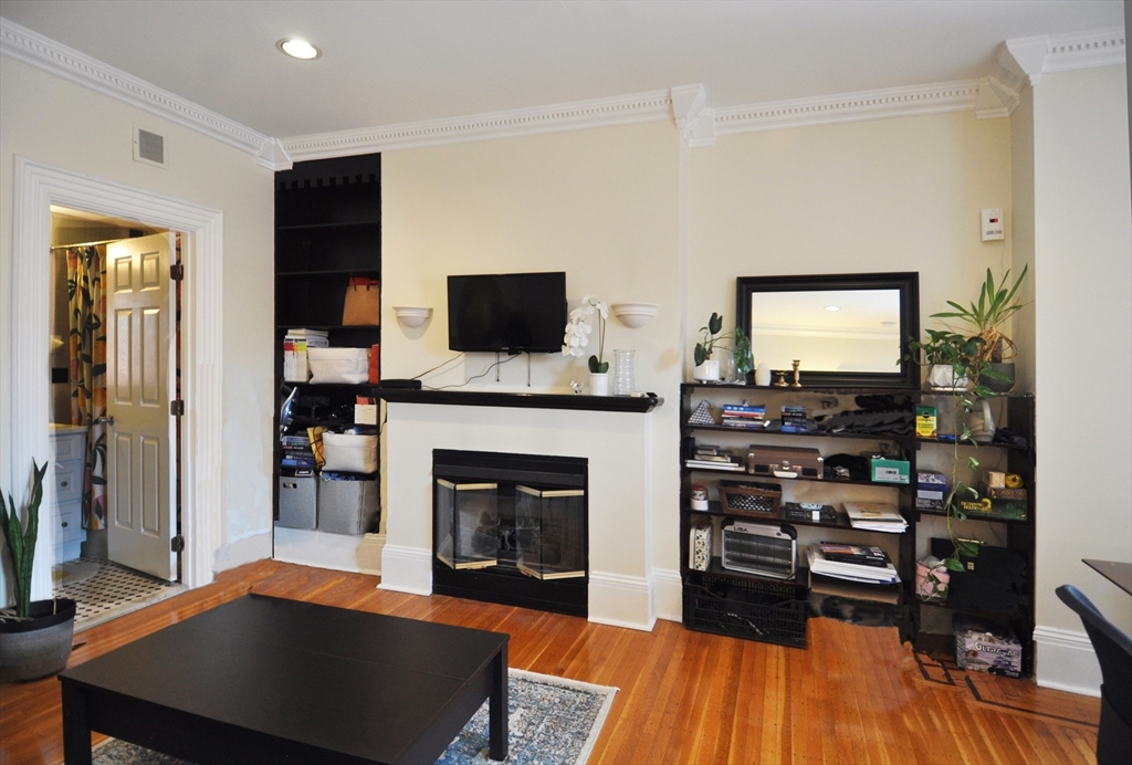 565 Massachusetts Ave # 5
