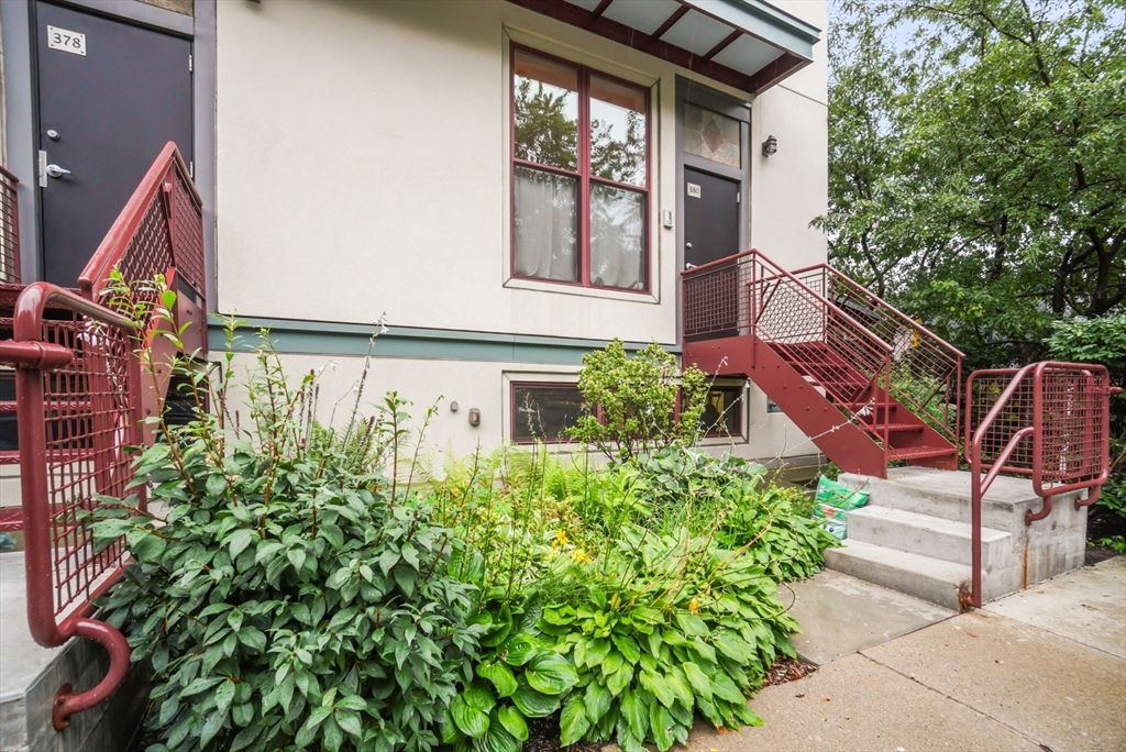 364-389 Amory St # 9