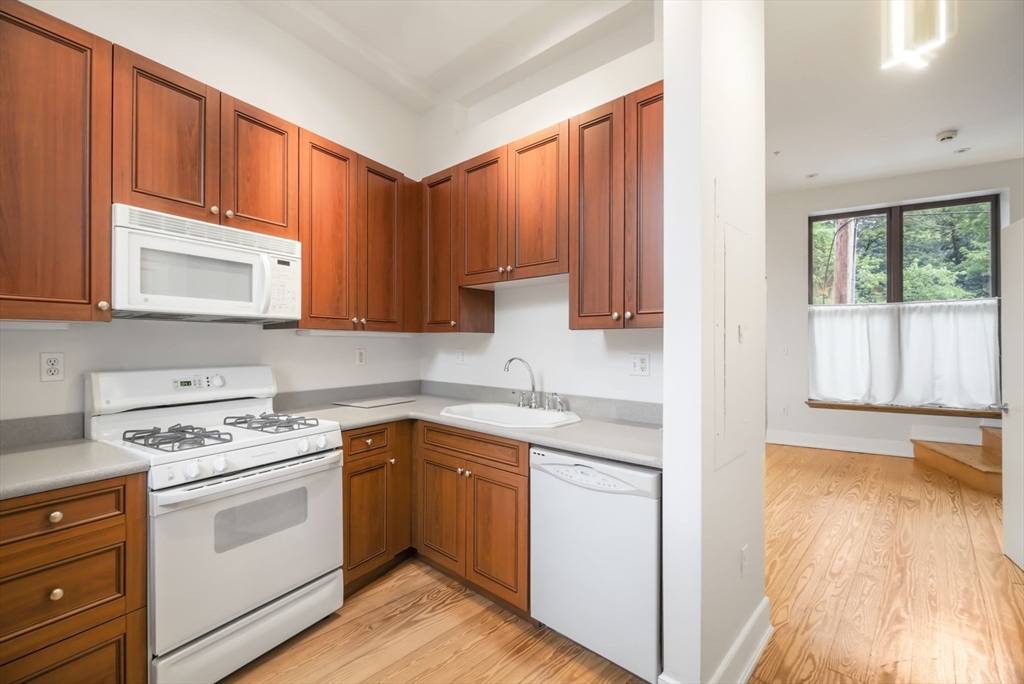 364-389 Amory St # 9