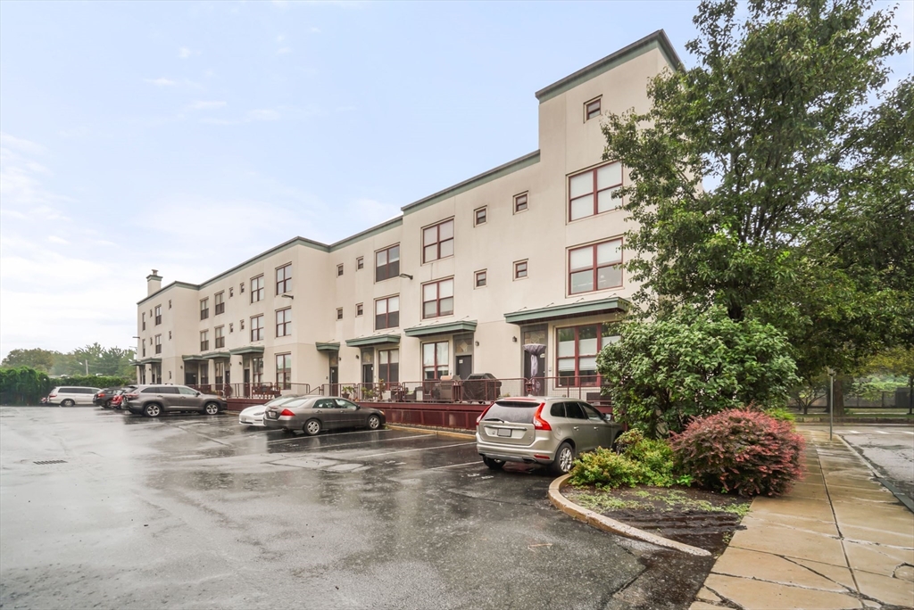 364-389 Amory St # 9