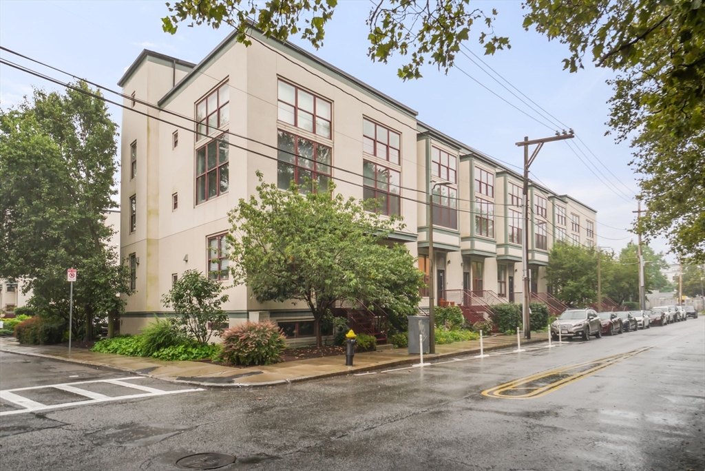364-389 Amory St # 9