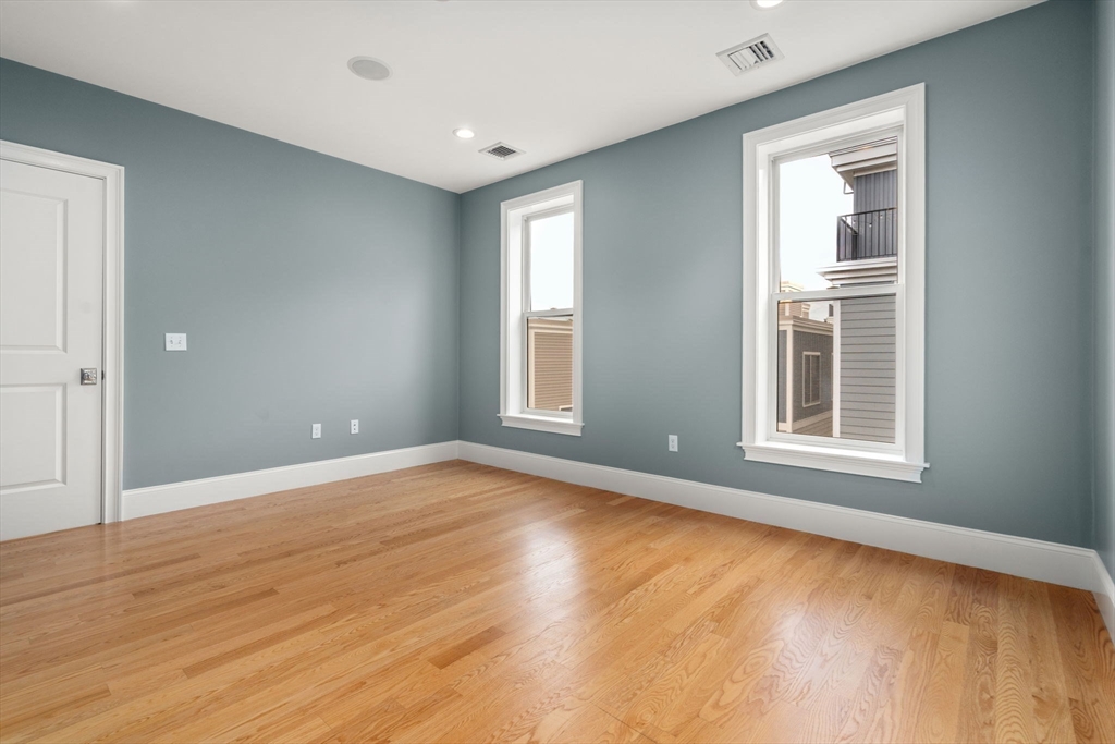 111 B St # 8