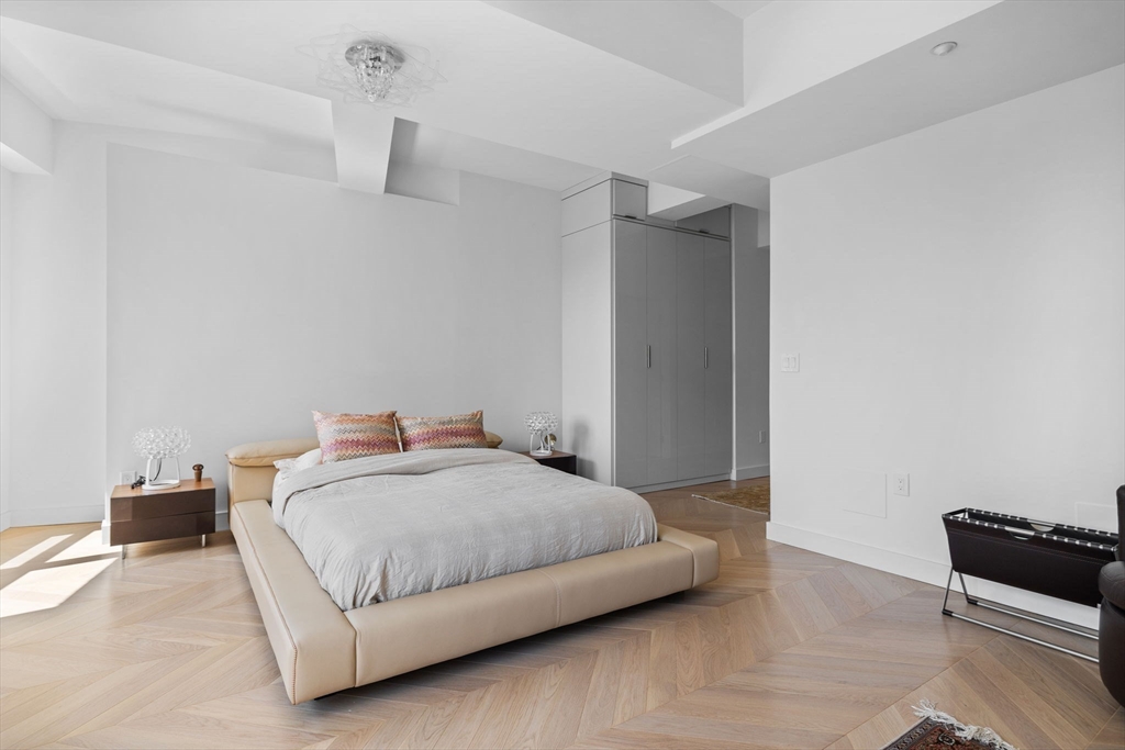 1166 Washington St Unit: 501/502
