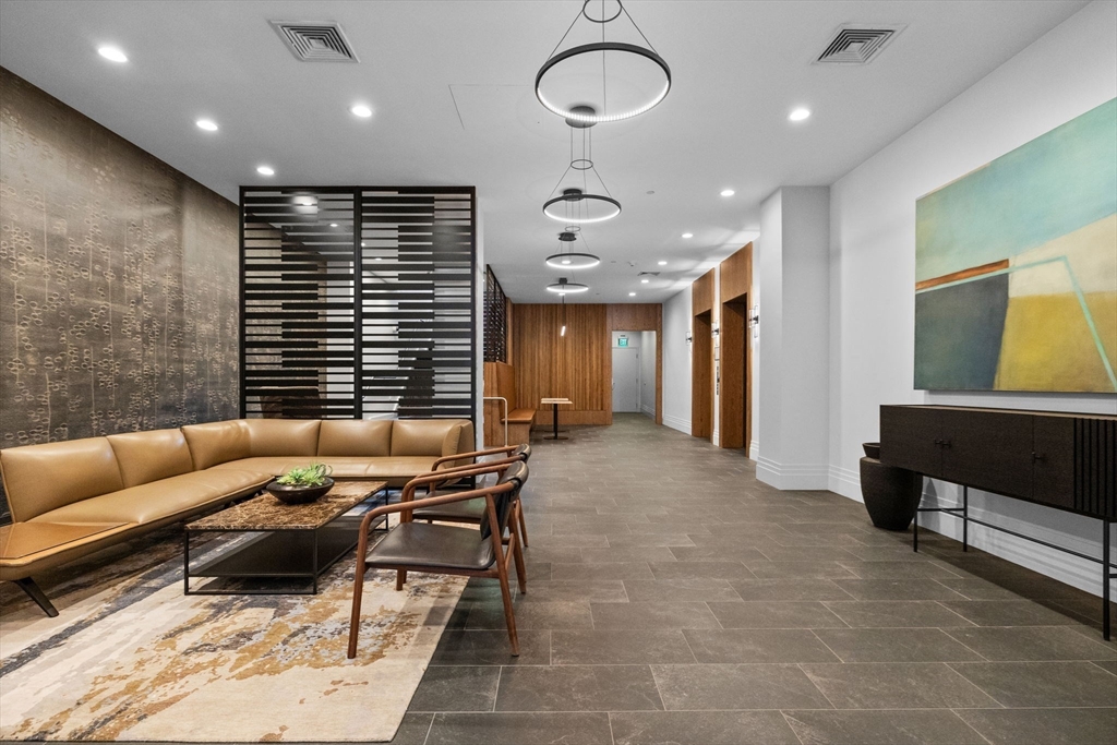 1166 Washington St Unit: 501/502