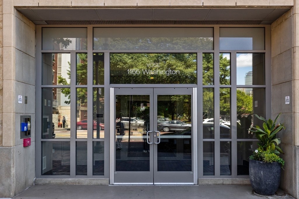 1166 Washington St Unit: 501/502