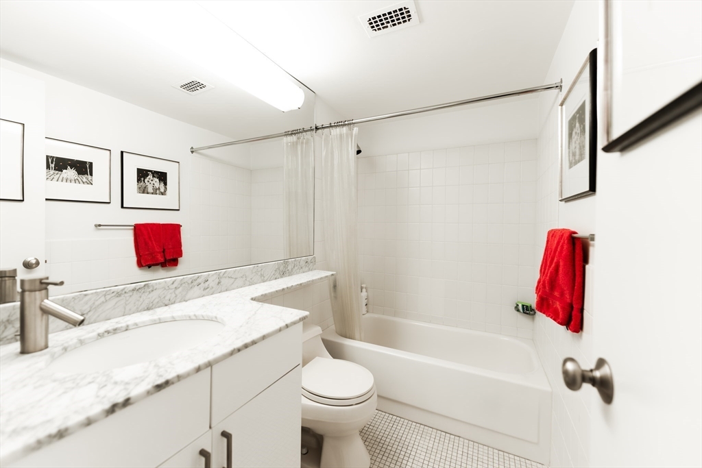 1010 Memorial Dr # 6G