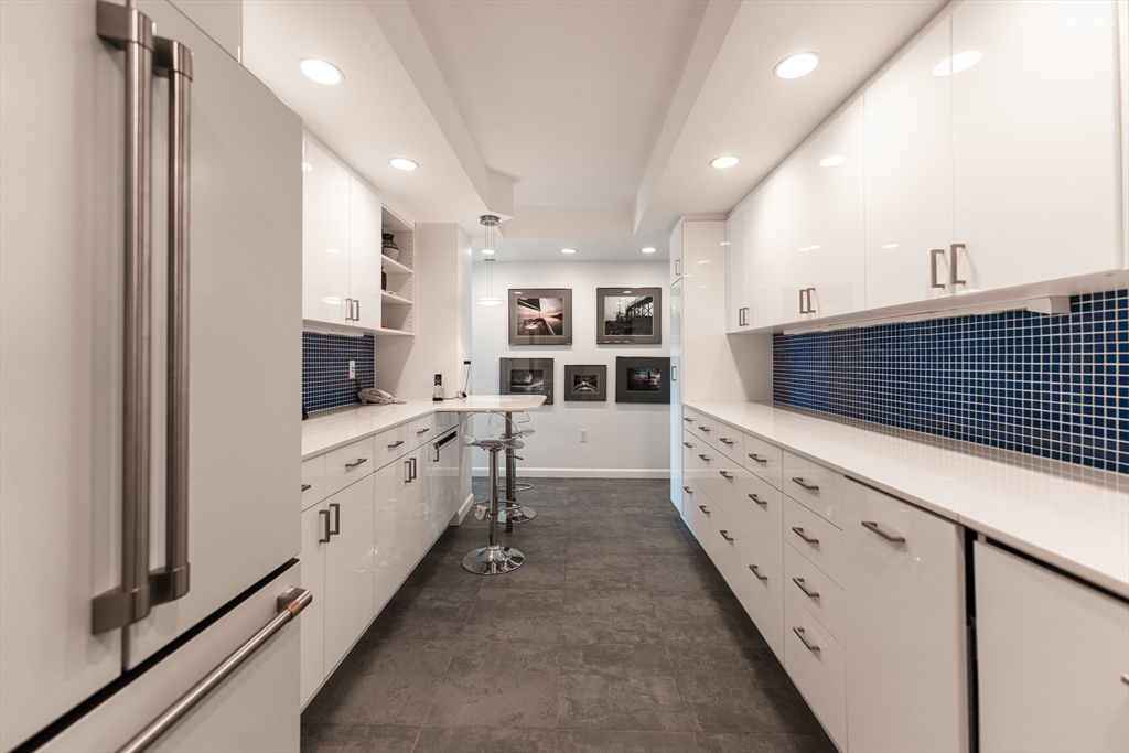 1010 Memorial Dr # 6G