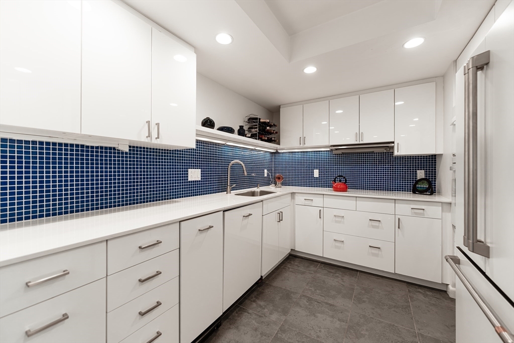 1010 Memorial Dr # 6G