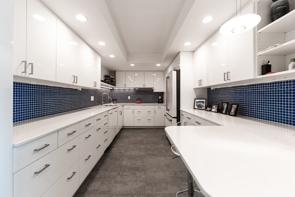 1010 Memorial Dr # 6G