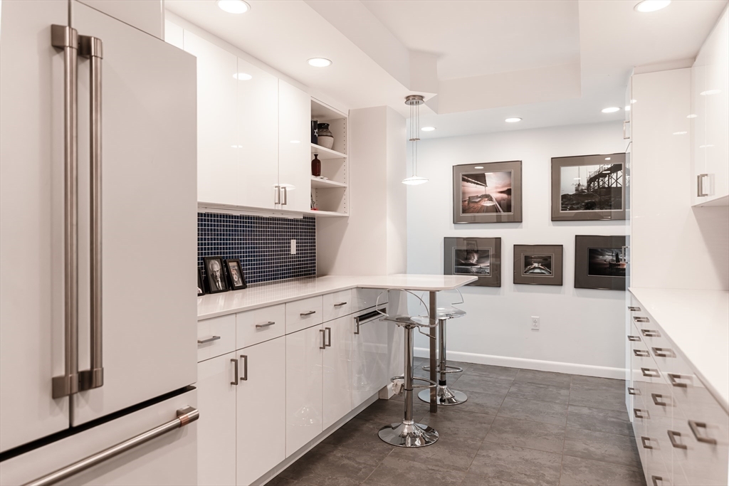 1010 Memorial Dr # 6G