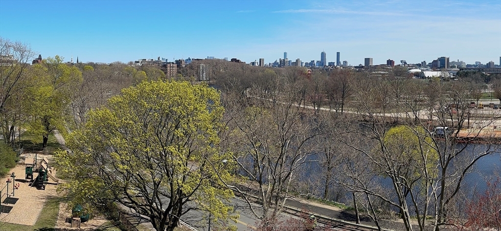 1010 Memorial Dr # 6G