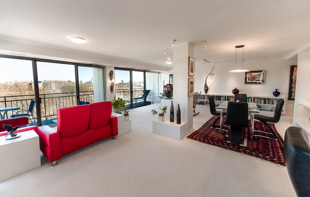 1010 Memorial Dr # 6G