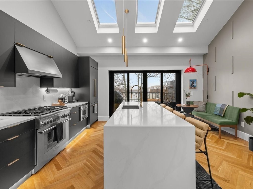 760 E Broadway Unit: U:2