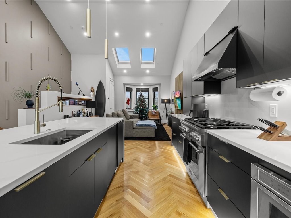 760 E Broadway Unit: U:2