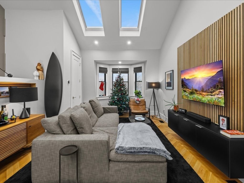 760 E Broadway Unit: U:2